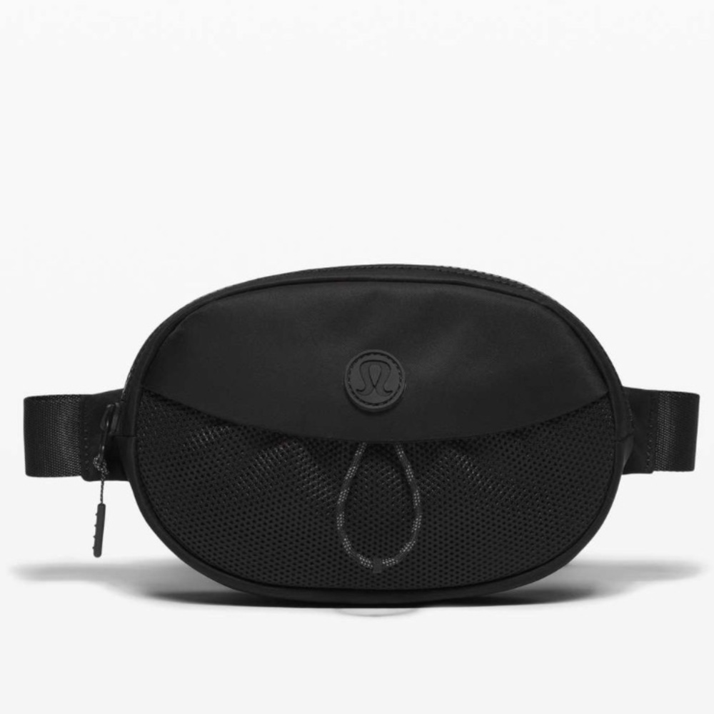 Lululemon Take It On Belt Bag *IL
Black